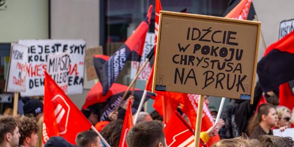 Osiedle Maltańskie. Czy ataki na Kościół są uzasadnione?