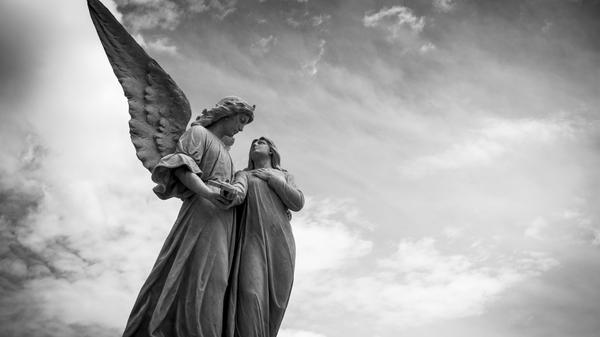 Invocare il proprio angelo: una pratica che ci fa sentire protetti.