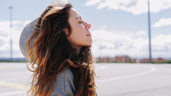 WOMAN RUN HAIR