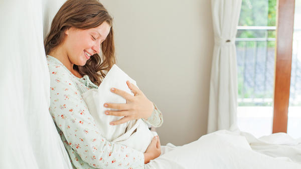mother give birth newborn