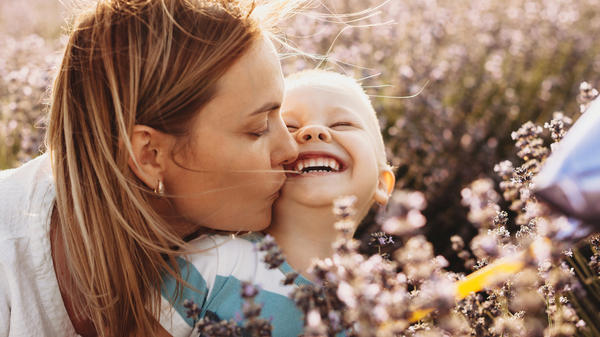 YOUNG MOTHER, LITTLE KID,
