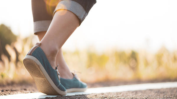 PIEDI, CAMMINARE, STRADA