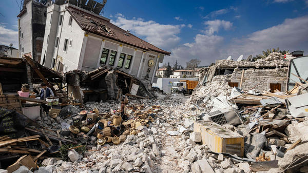 Skutki trzęsienia ziemi w tureckim mieście Antakya (Antiochia)