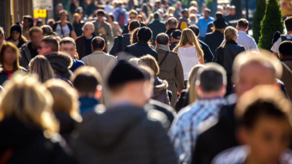 STREET-CROWD-WALK-shutterstock