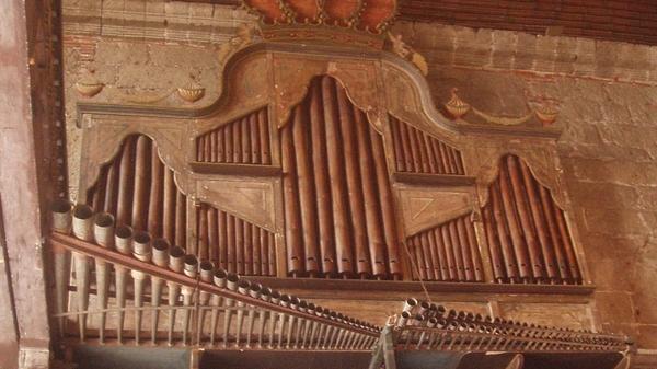 Philippines bamboo pipe organ cropped
