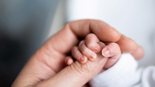 hand of newborn baby