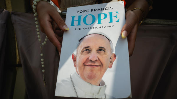 POPE-AUDIENCE-FRANCIS-HOPE-BOOK