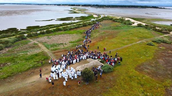 OBLIGATOIRE-Pelerinage-a-lile-Madame-photo-Service-communication-Diocese-de-La-Rochelle