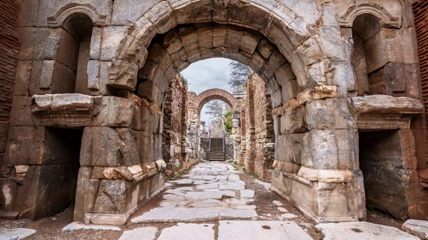 IZNIK-NICEE-TURQUIE-VESTIGES-SHUTTERSTOCK