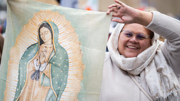 mexican-women-pilgrims-our-lady-of-guadalupe