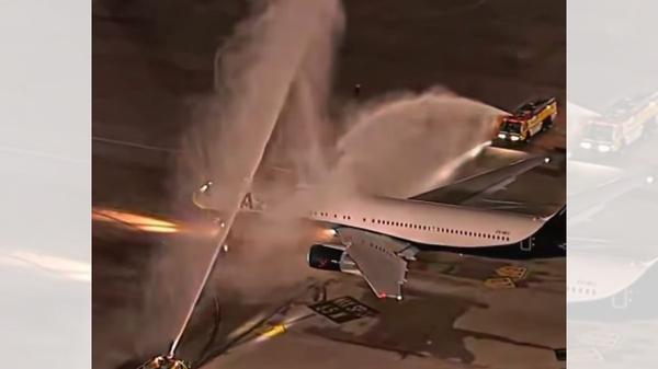 Le 2 juin, l’avion de la sélection brésilienne s’est envolé aux Etats-Unis pour la Coupe du monde de foot, après avoir été aspergé d’eau bénite par deux énormes canons.