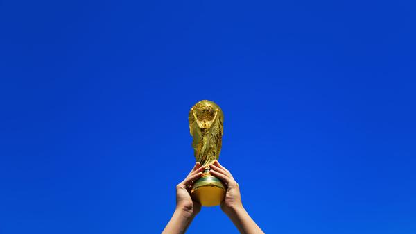 "Est-ce que tu suis la coupe du monde ?" Une question simple posée aux détours d’une conversation à la machine à café ou au PMU du coin.