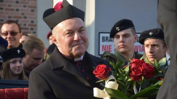 ks. Marian Brucki w birecie prałackim