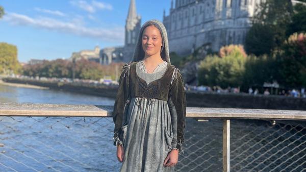 Eva Molenmaker, la jeune Bernadette qui s’apprête à toucher le cœur du pape par son chant