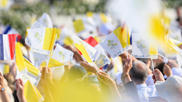 pope-leo-xiv-outdoor-mass-at-place-de-la-concorde-in-paris