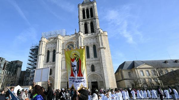 ordination-Mgr-Etienne-Guillet-saint-denis-afp