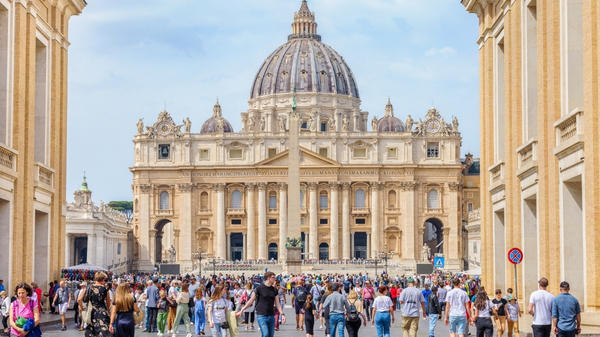 place-saint-pierre-rome-shutterstock