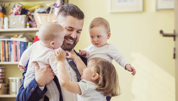 PAPA, GIOVANE, FIGLI, PICCOLI, NEONATI