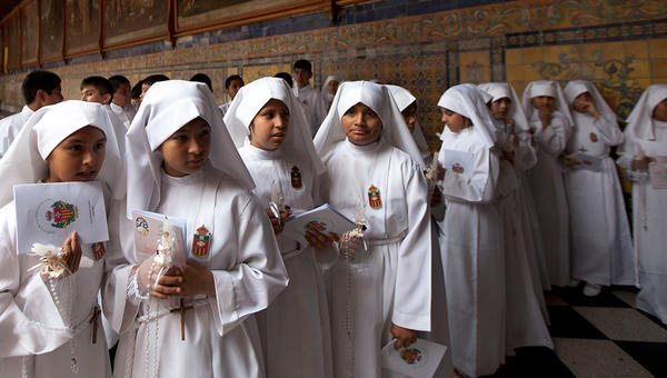 FIRST HOLY COMMUNION