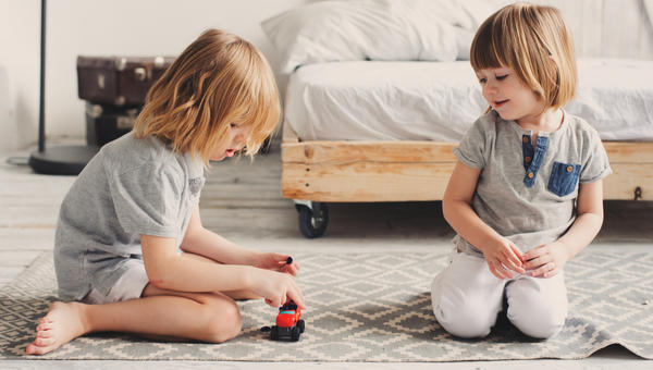 ENFANTS QUI JOUENT