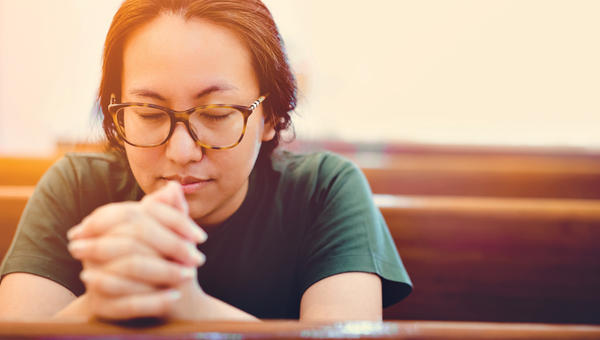 YOUNG,WOMAN,PRAYER,PRAYS,PRAYING