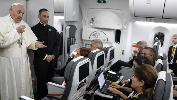 PAPIEŻ FRANCISZEK W SAMOLOCIE