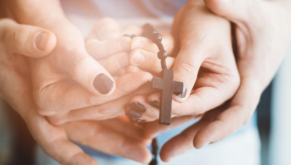 FAMILY PRAYING