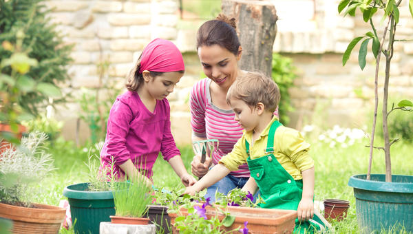 MOM,CHILDREN,GARDEN