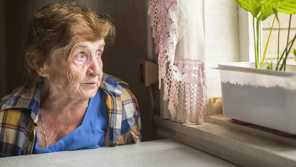 ELDERLY,WOMAN,ALONE