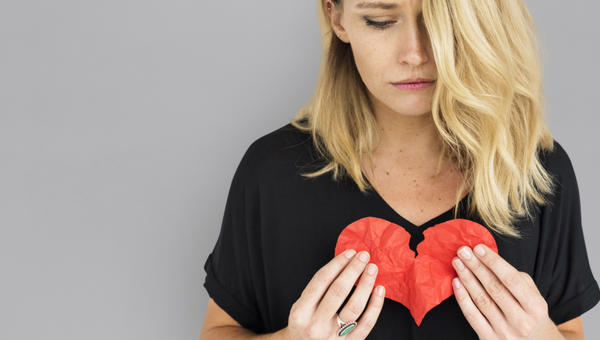 GIRL BROKEN HEART