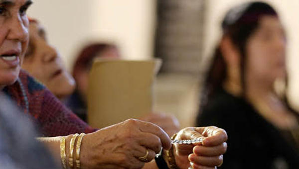 IRAGI WOMAN PRAYING
