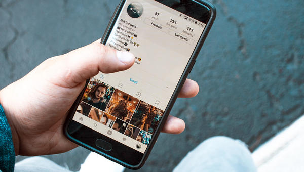INSTAGRAM ON PHONE