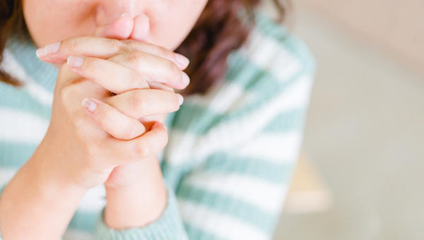 WOMAN,PRAYING