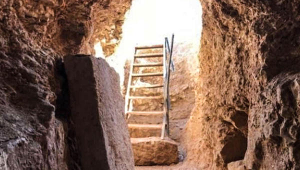 SECRET CHURCH ENTRANCE
