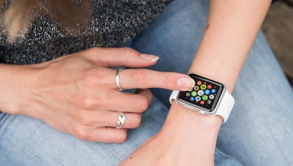 WOMAN,FITNESS,TRACKER,APPLE WATCH