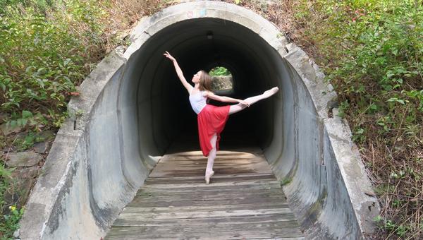 BALLERINA, TUNNEL