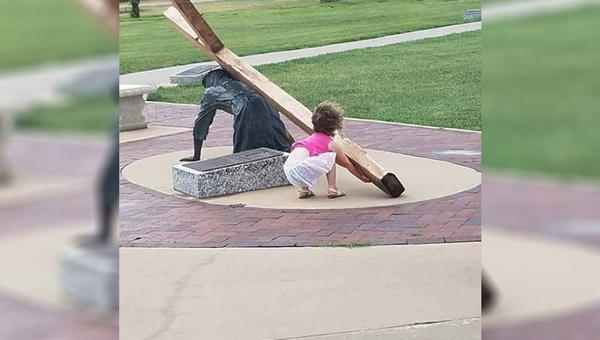 LITTLE GIRL CROSS