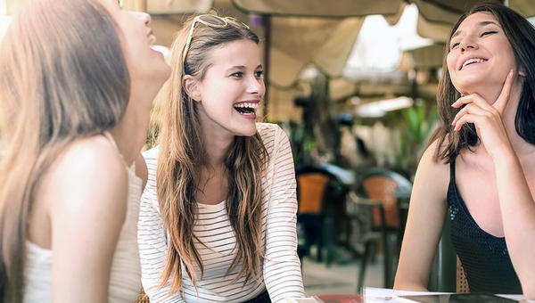WOMEN CHATTING