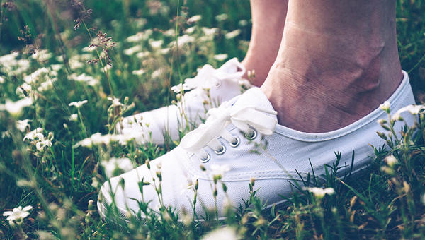 WALKING SHOES