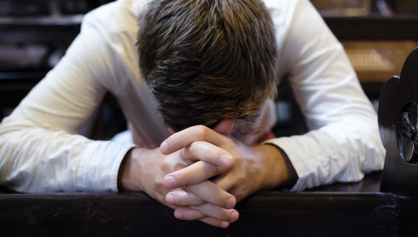 MAN,PRAYING,CHURCH