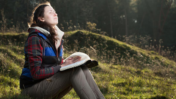 WOMAN,OUTDOORS,PRAYING