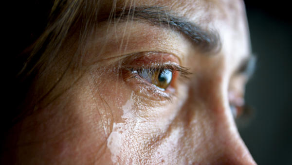 DONNA, LACRIME, VISO