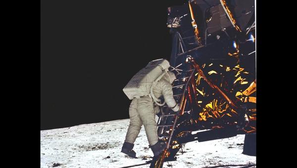 MOON,LANDING