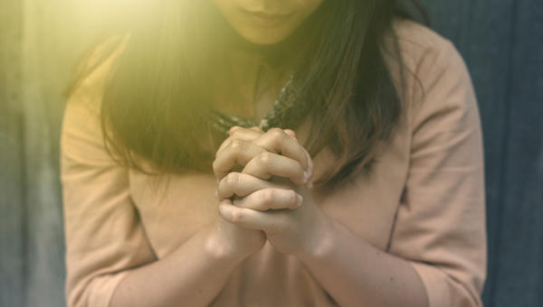 WOMAN,OUTSIDE