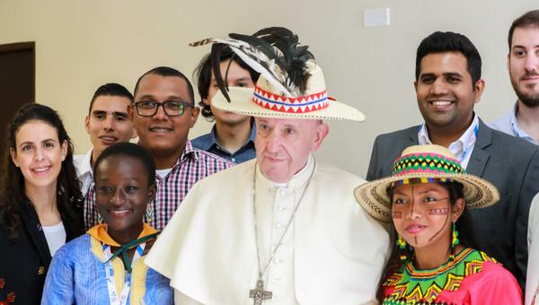 KOLACJA PAPIEŻA FRANCISZKA Z MŁODYMI