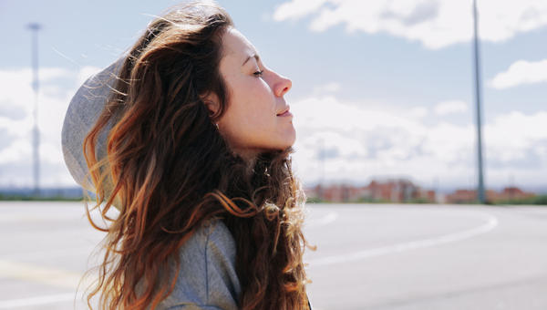 WOMAN RUN HAIR