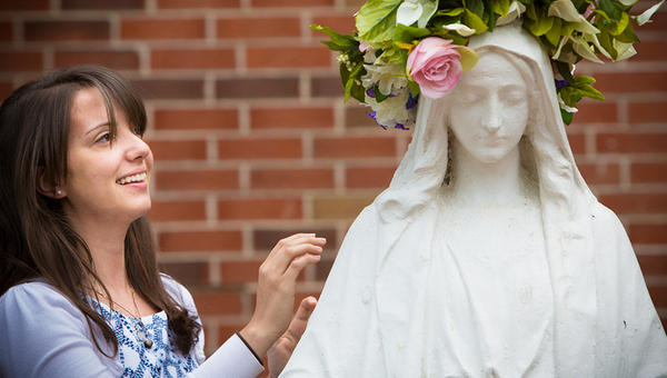 CROWNING MOTHER MARY