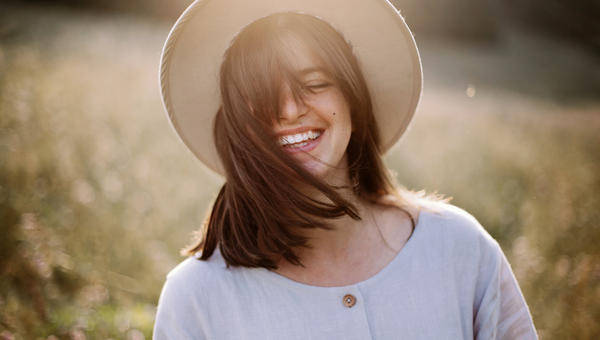 girl smile mountains