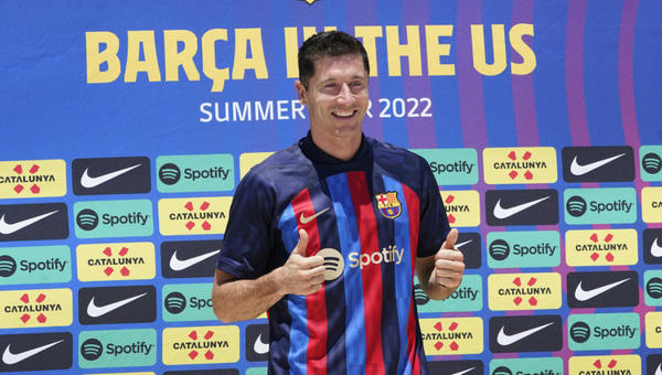 Robert Lewandowski presentation in FC Barcelona