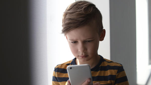 CHILD, SAD, SMARTPHONE